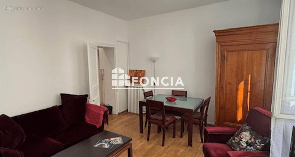 Appartement à PARIS-17E