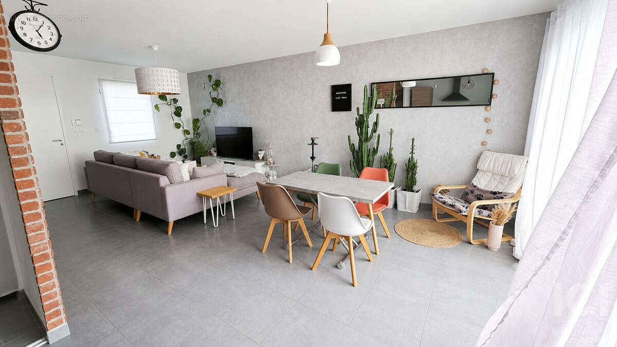 Maison à SAINTE-LUCE-SUR-LOIRE