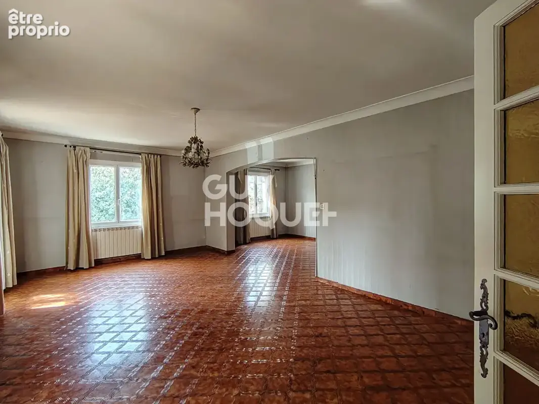 Carpentras Lègue - Maison de 7 pièce(s) de 210 m² avec 5 chambres, jardin et garage - photo 5