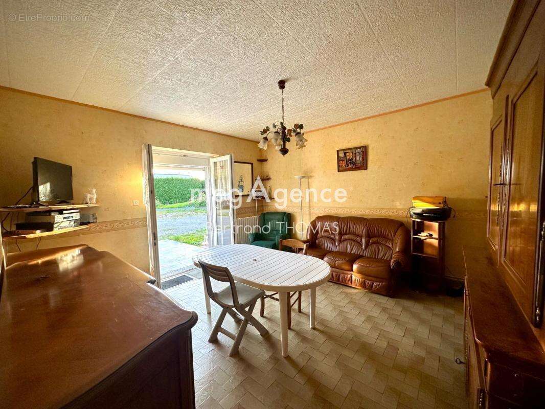 Maison à SAINT-SAUVEUR-DES-LANDES