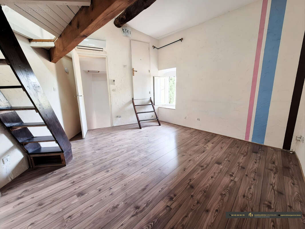 Maison à SAINT-MITRE-LES-REMPARTS