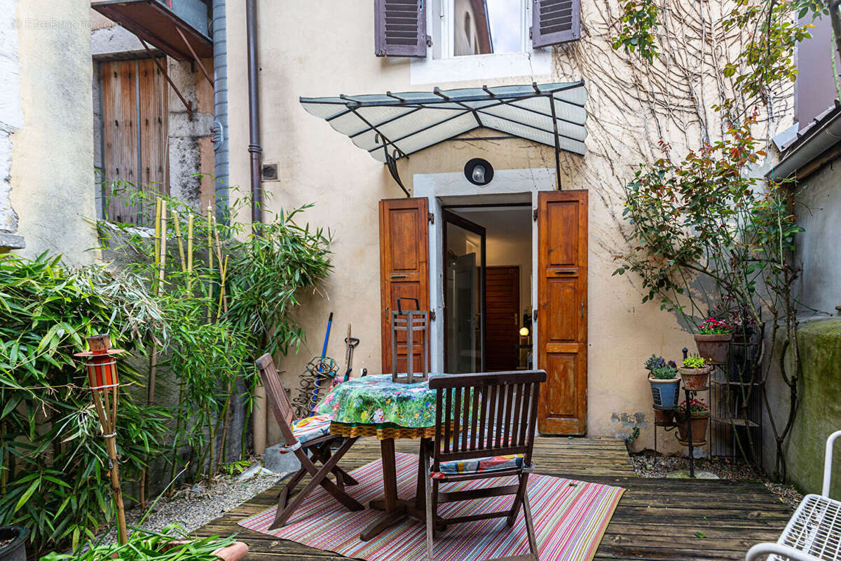 Agence immobiliere laforet - exclusivite - "ceropegia" et "clivia" -  annecy - hyper centre-ville - immeuble en vente avec 2 stu - photo 2