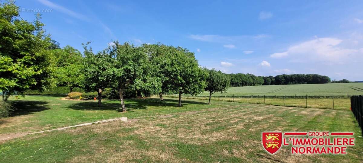 Terrain a batir de 2 160 m² - photo 2