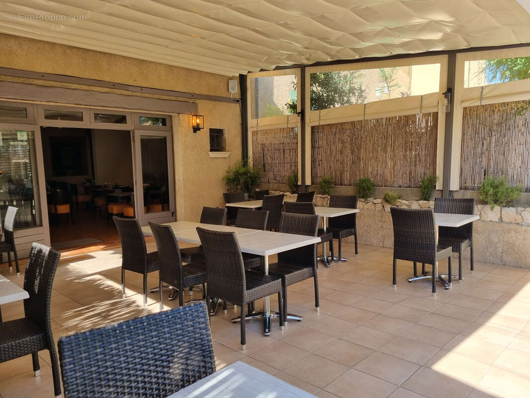 Commerce à MOUSTIERS-SAINTE-MARIE