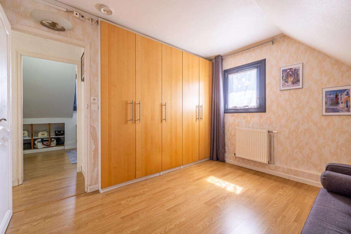 Maison de 5 pièces de 123 m² située à Lisses - photo 9