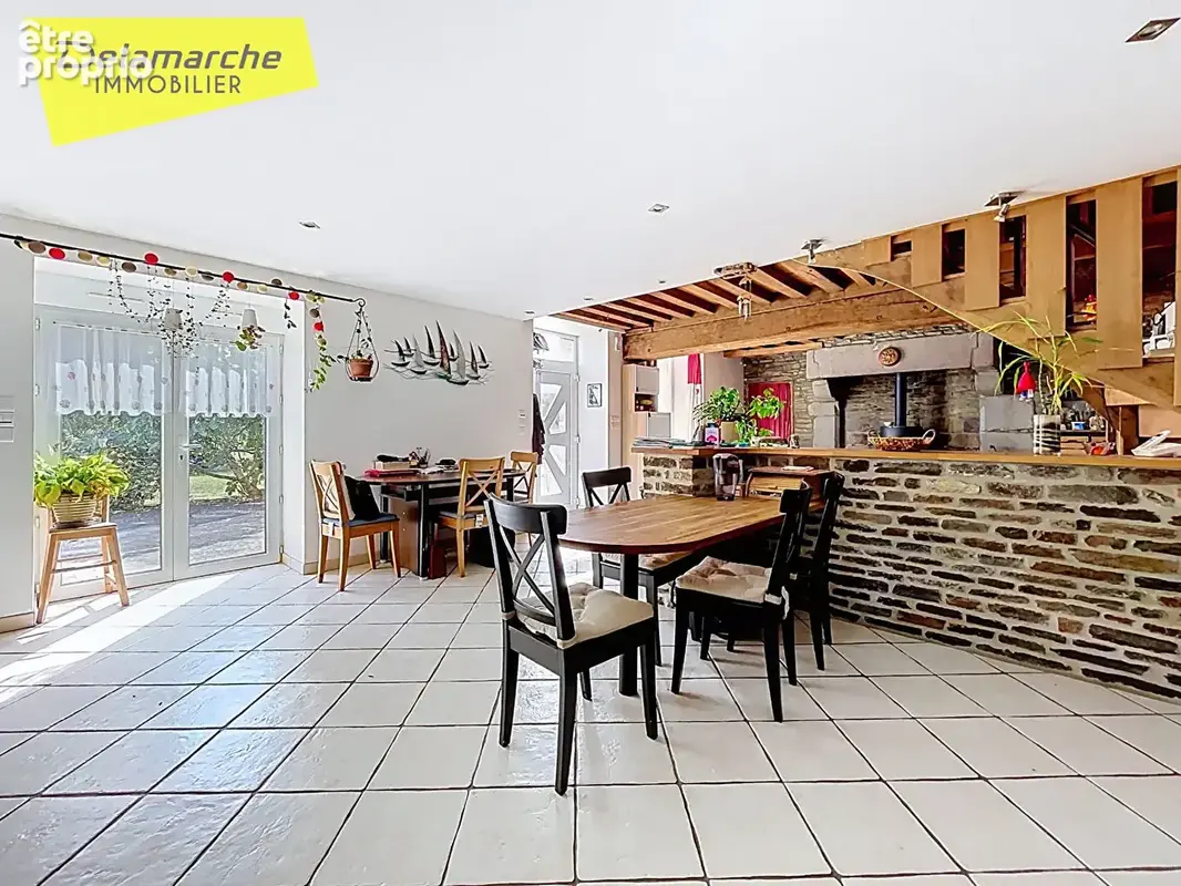 À vendre - Longère en pierres - 4 chambres - 2000m2 de terrain - Dépendance - Grandparigny (50600) - photo 4