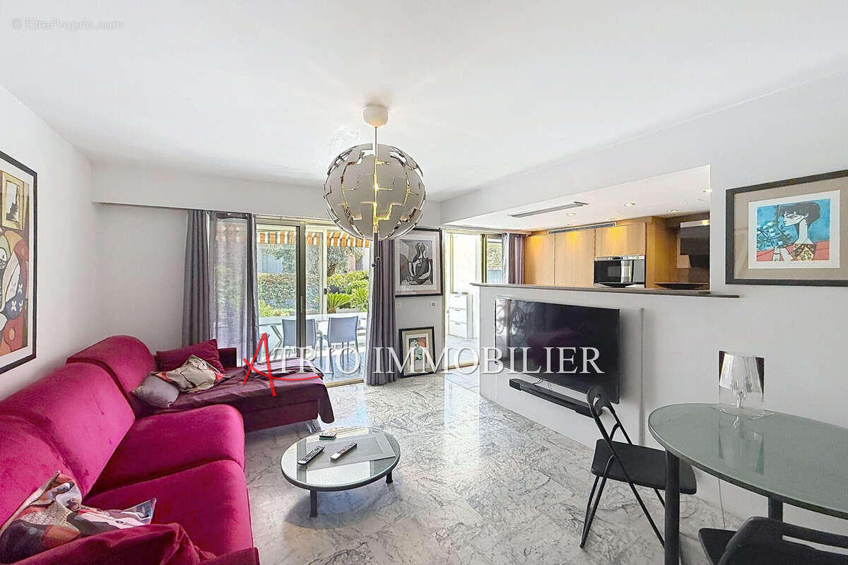 Appartement à SAINT-LAURENT-DU-VAR