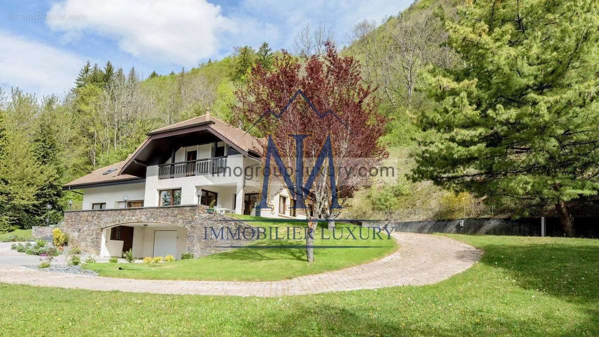 Maison à CHATILLON-SUR-CLUSES