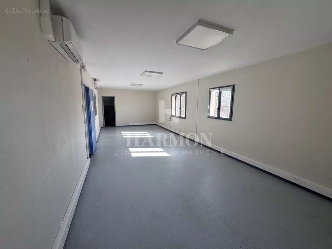 Commerce à SERRES-CASTET