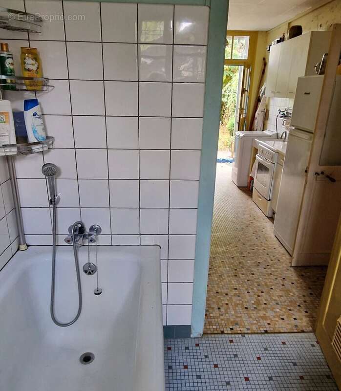 Maison de caractère avec grande grange/garage et plus de 1600m2 de terrain attenant - photo 34