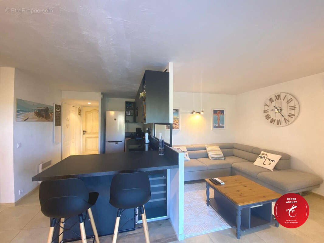 Appartement à ROQUEBRUNE-SUR-ARGENS