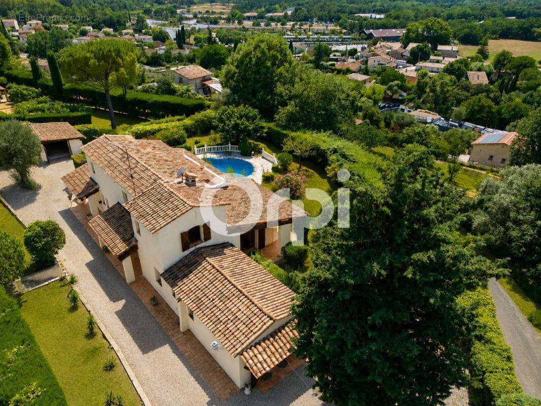 Calme- piscine- garages-grands volumes-localisation - photo 3