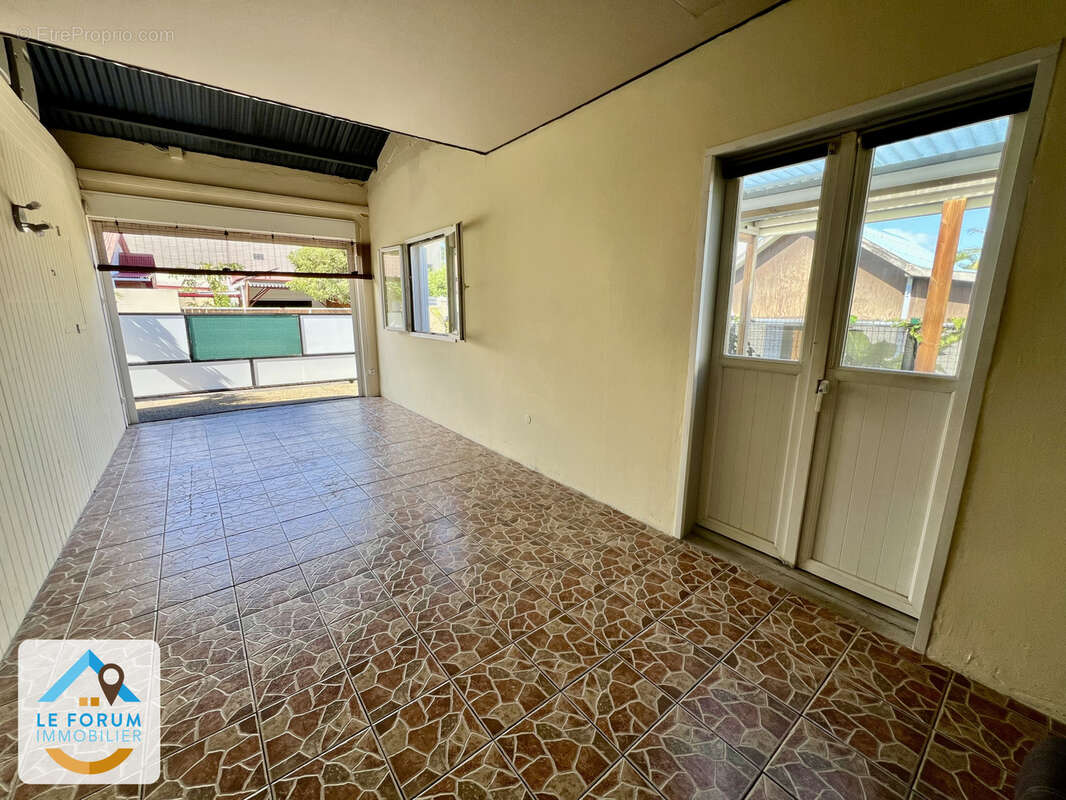 Saint joseph 97480 - villa de plain pied - en parfait etat - beaux volumes - proche des commodites - photo 16