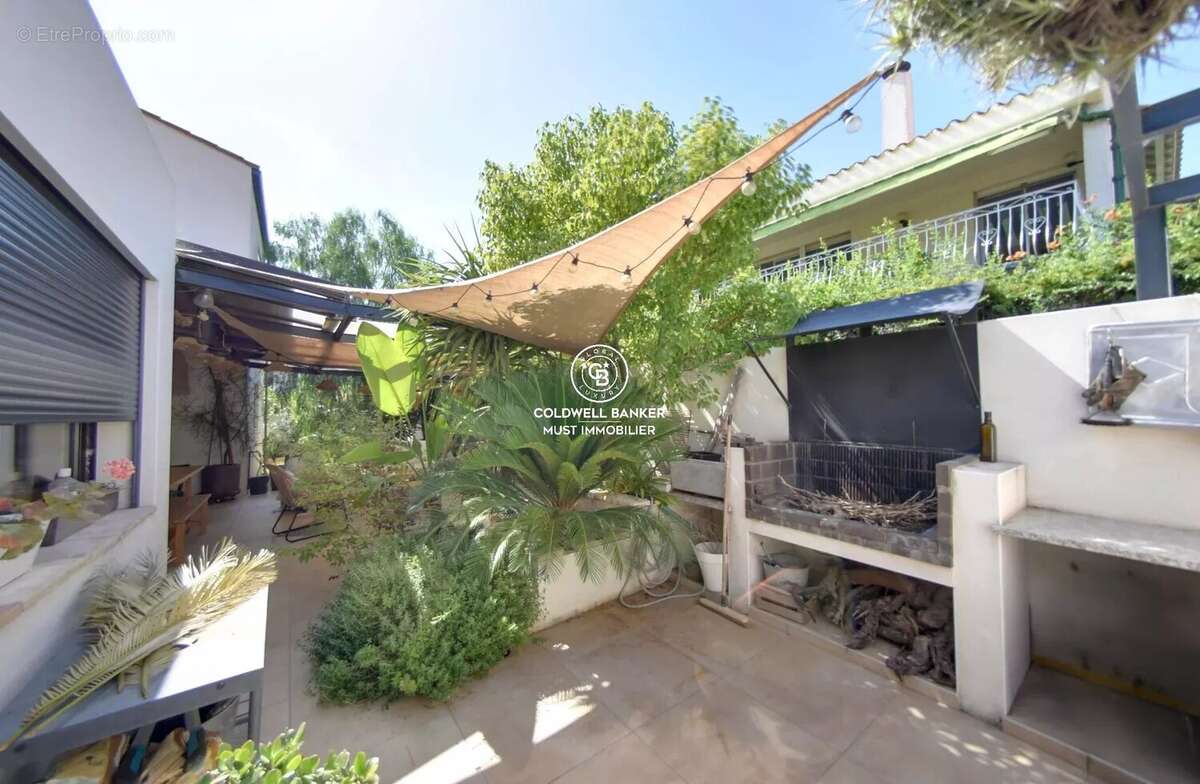 Canet: Maison dominante avec vue, en impasse, avec 1000 m² de terrain et piscine - photo 11