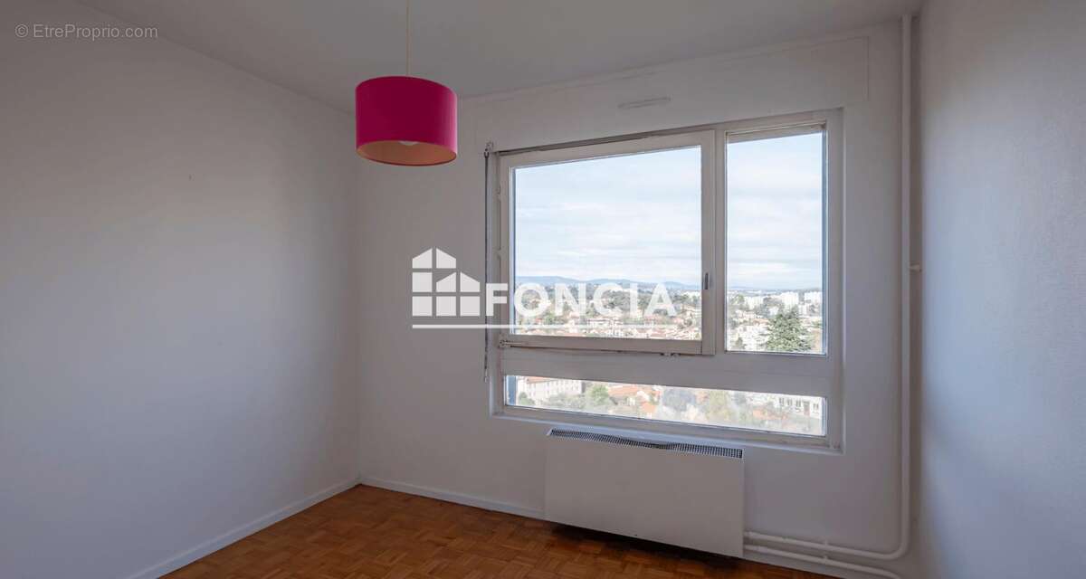 Appartement à PIERRE-BENITE