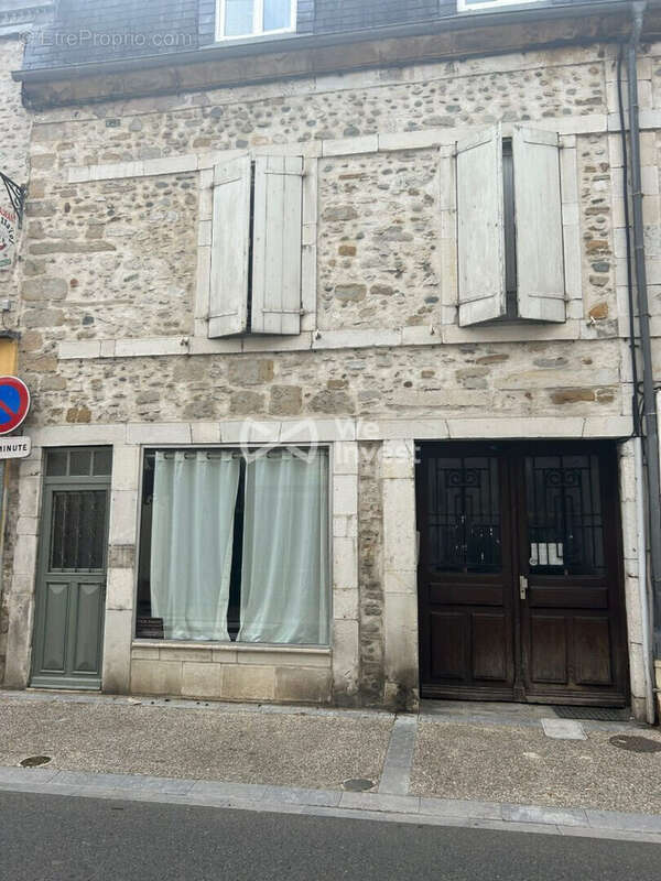 Commerce à NAY