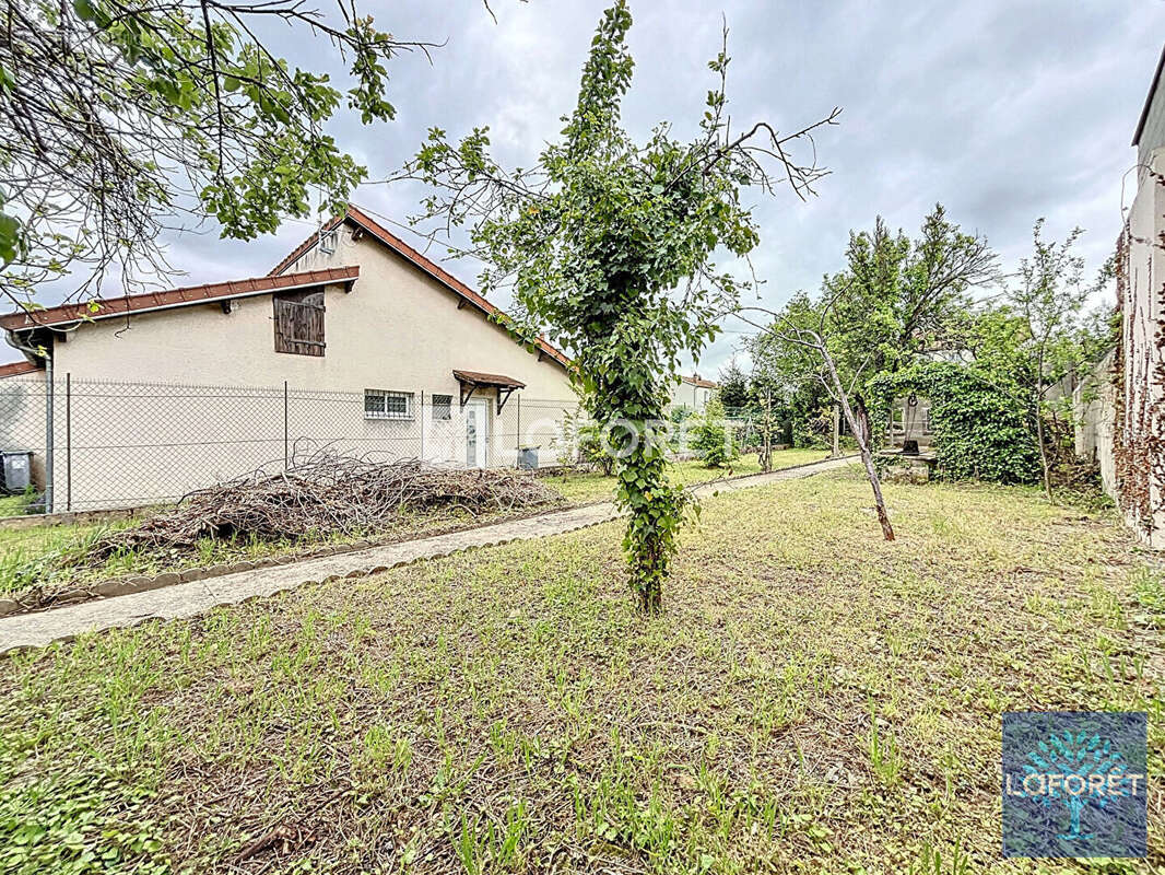 Terrain à VIGNEUX-SUR-SEINE