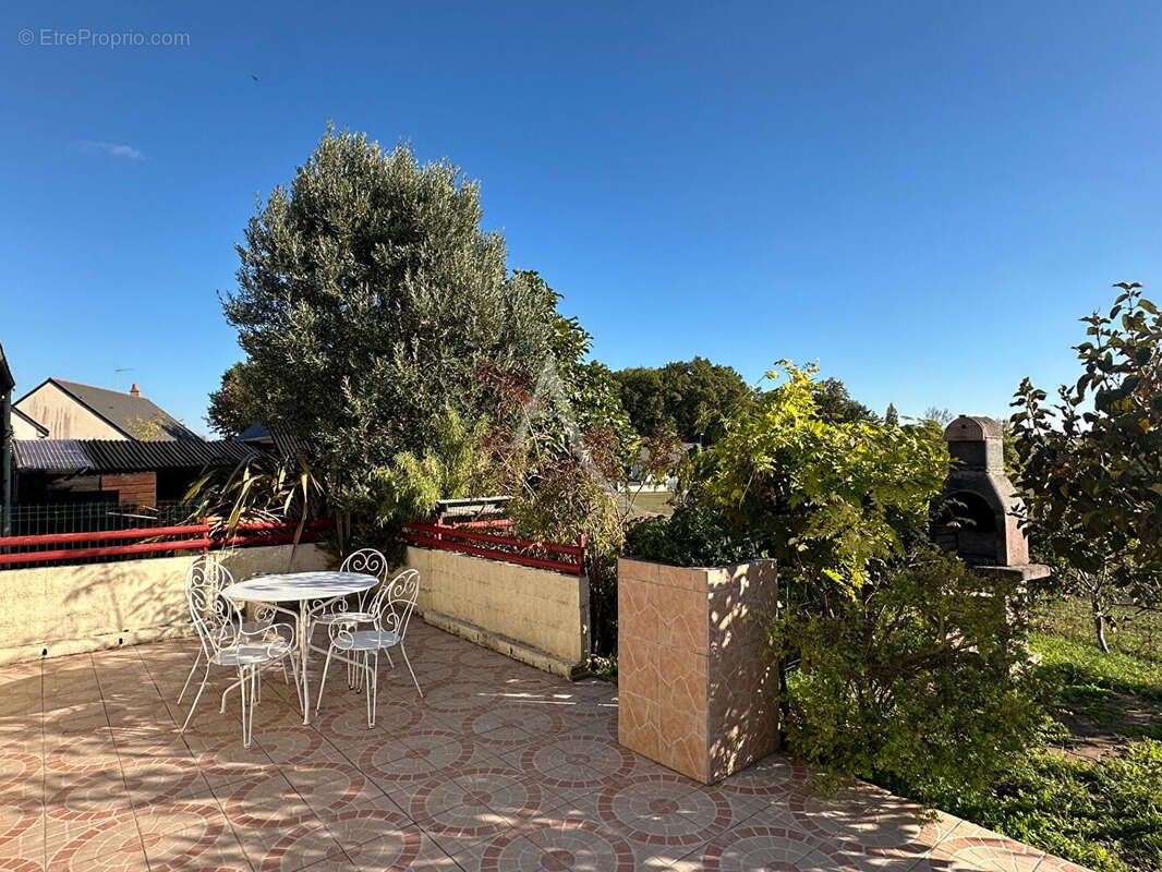 Maison à LE COUDRAY-MACOUARD