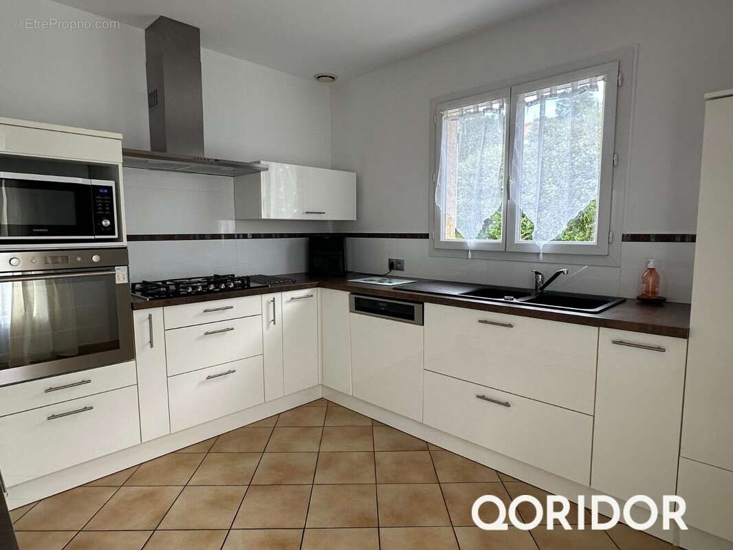 Maison 175 m² à Montanay  - photo 8