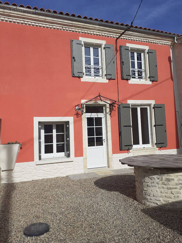 Maison à SAINT-HILAIRE-DE-VILLEFRANCHE