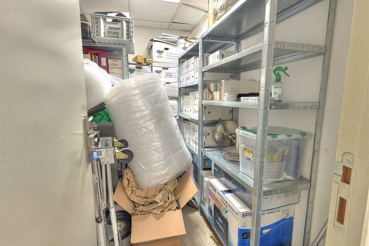 Commerce à VALLAURIS