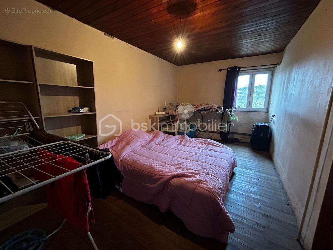 Maison de village en pierre avec 3 chambres / terrasse / véranda / cave / jardin / grange et garage à Curan ! - photo 7
