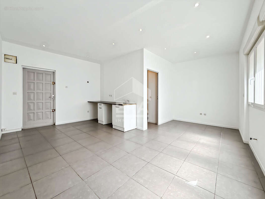 Appartement à MARSEILLE-4E