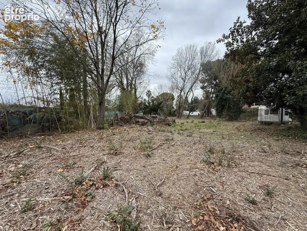 Terrain à LUNEL