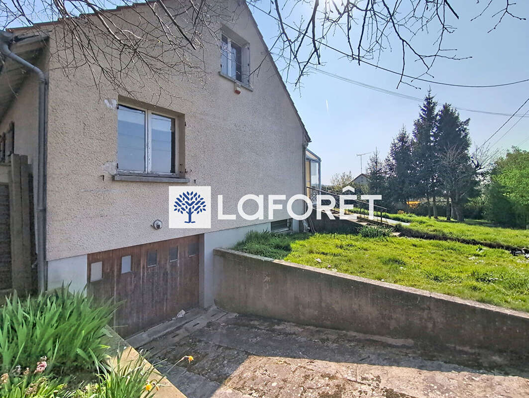 Maison à JOUY-LE-CHATEL