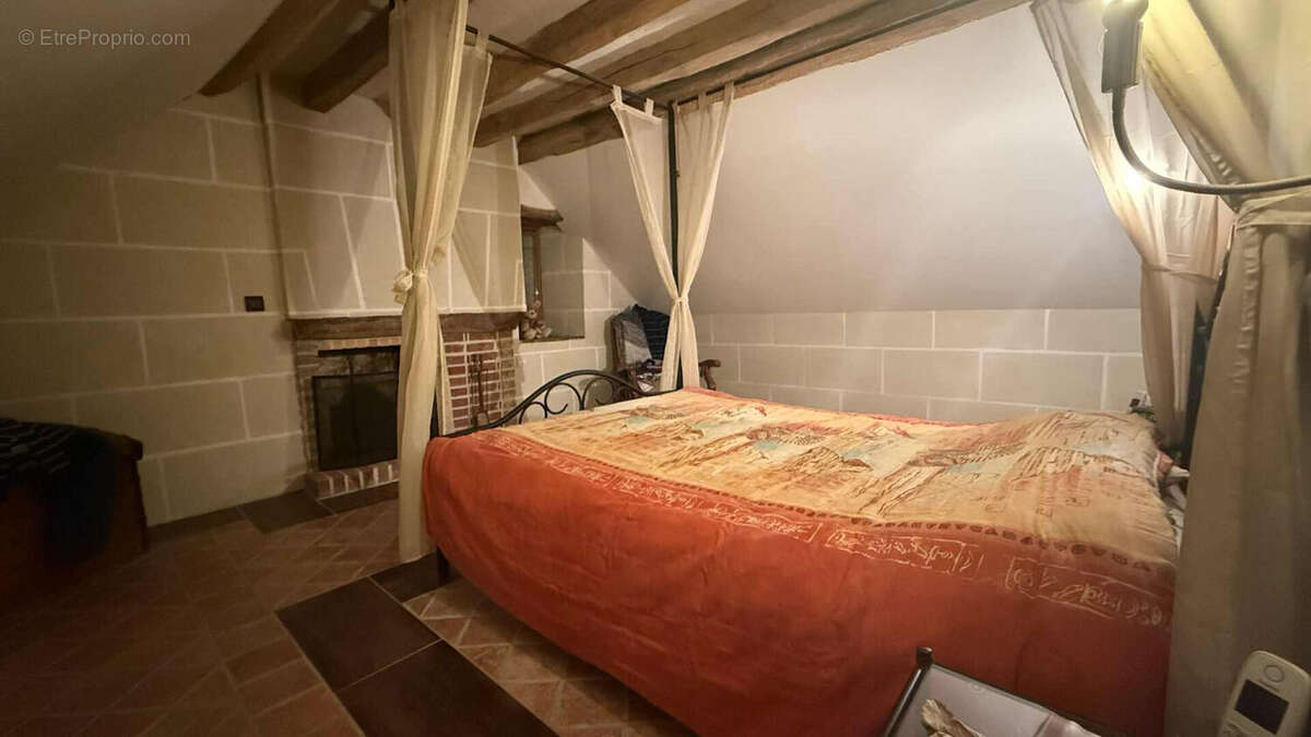 Maison à SEMUR-EN-VALLON