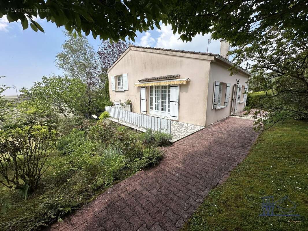 Maison à MORTAGNE-SUR-GIRONDE