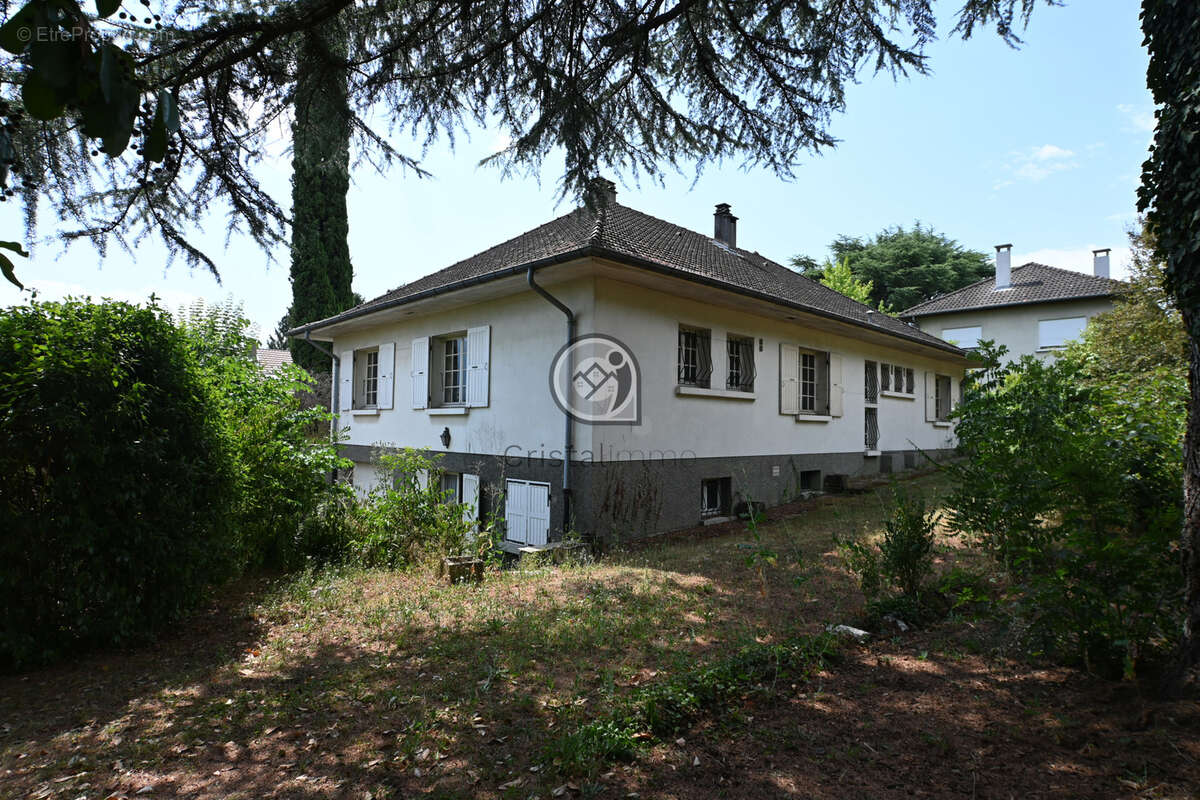 Corenc - Maison individuelle pleine de charme   165 m2   Terrain arboré d’environ 900 m2 - photo 3