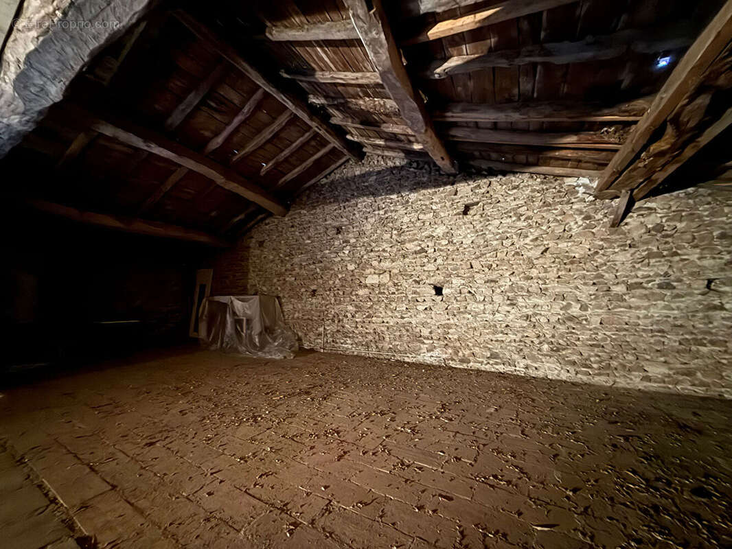 Maison à COMMELLE-VERNAY