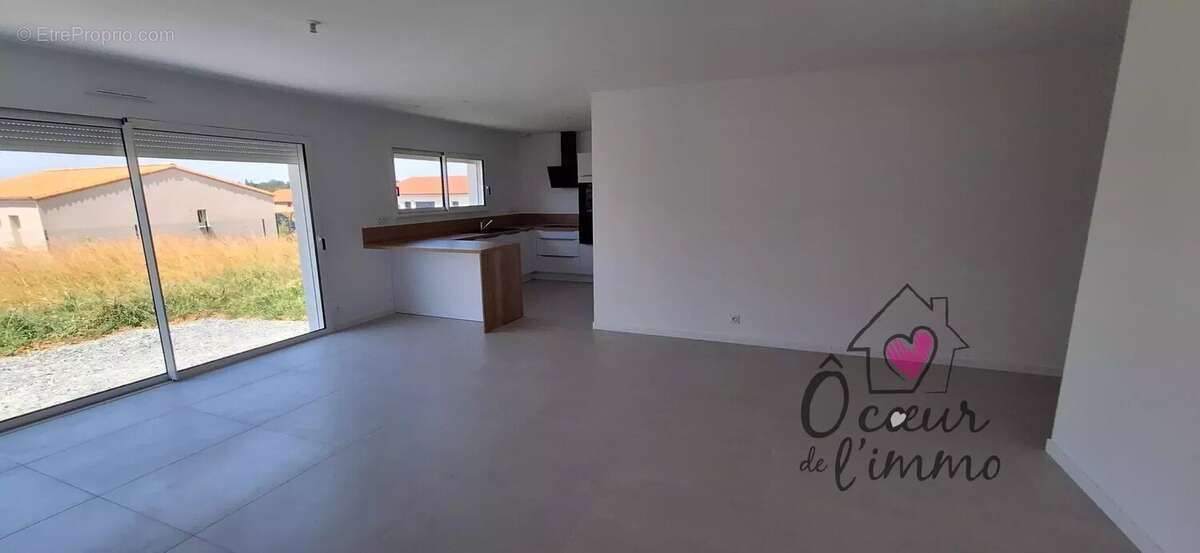 Maison à SAINT-MACAIRE-EN-MAUGES