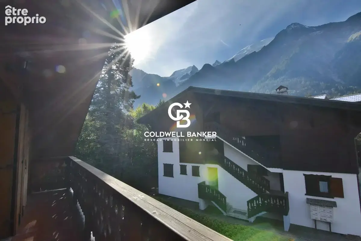 Appartement en dernier étage avec balcons - 81 m² au total (40 m² loi carrez) - Les Houches centre - photo 8