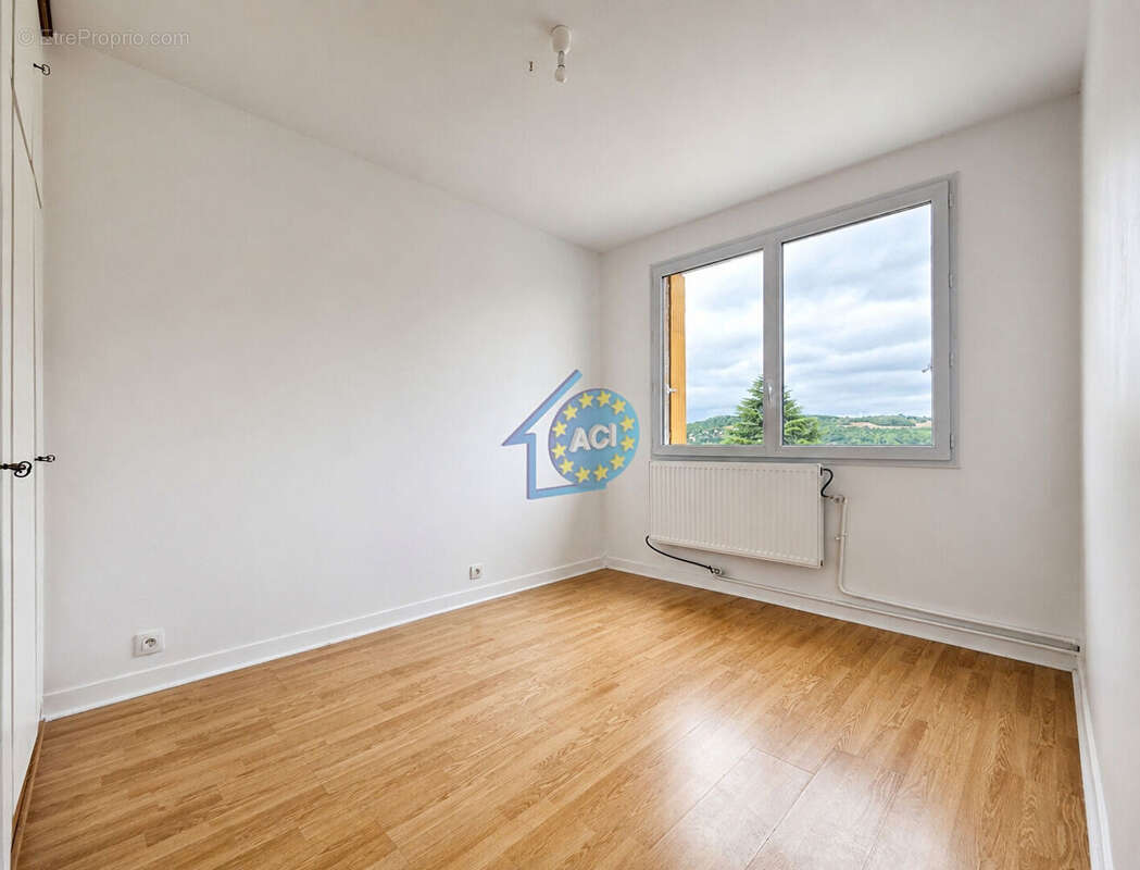 Appartement F4 - Mantes-la-Jolie - 77 m² - garage - cave - balcon - photo 7