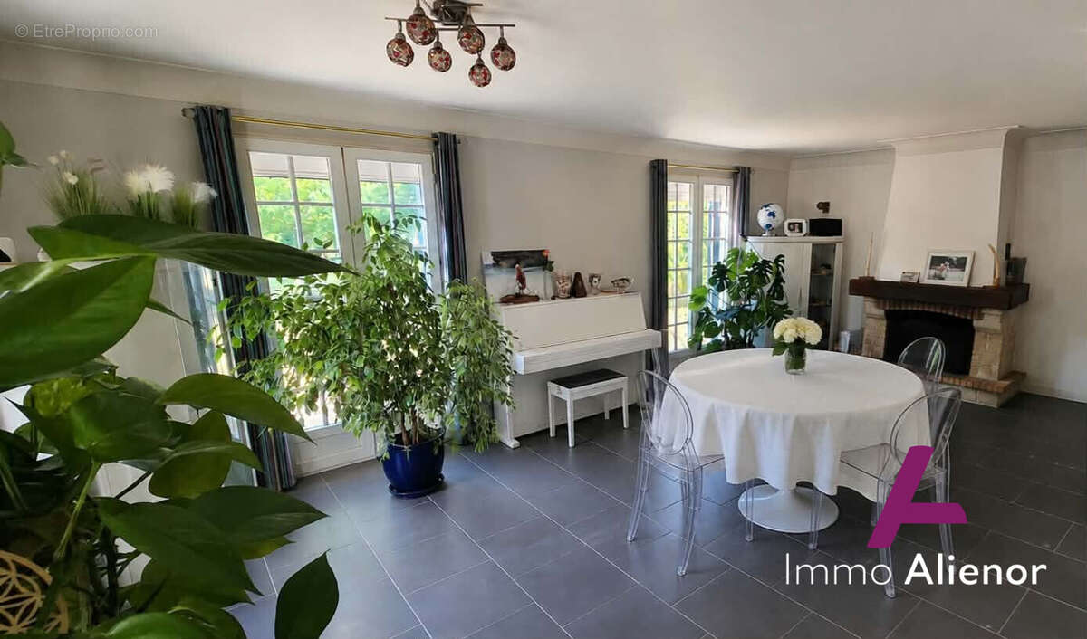 Maison 100 m² à Sainte-Eulalie-En-Born  - photo 4
