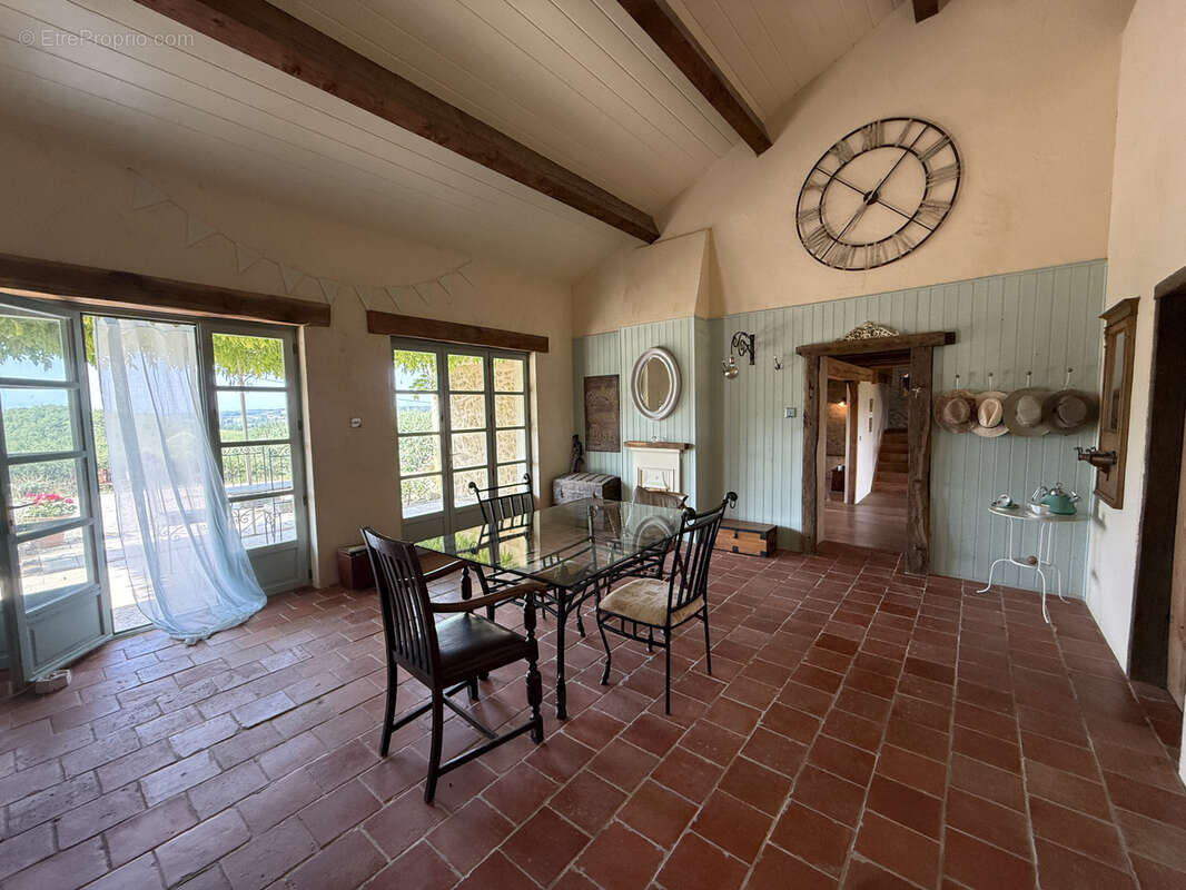 Maison Restaurée avec Goût, Gîte Indépendant, Piscine et Vue sur les Montagnes - photo 34