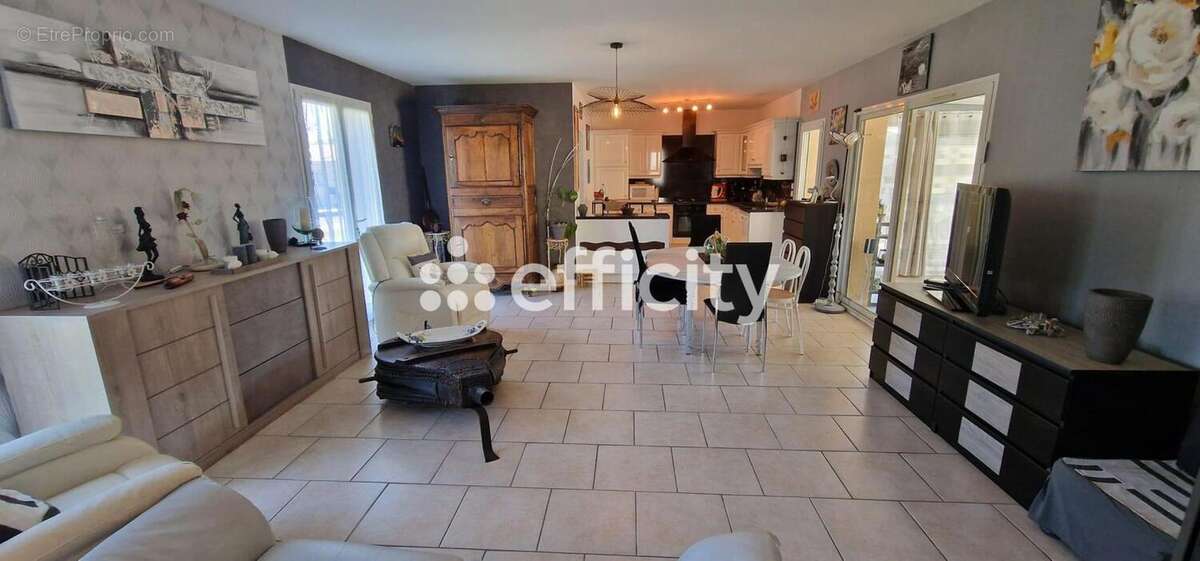 Maison à SAINT-YRIEIX-SUR-CHARENTE