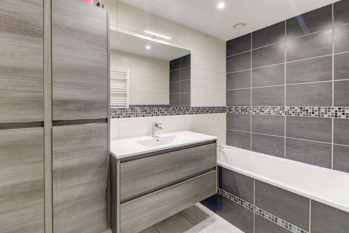 Appartement 92 m² à Carros  - photo 8