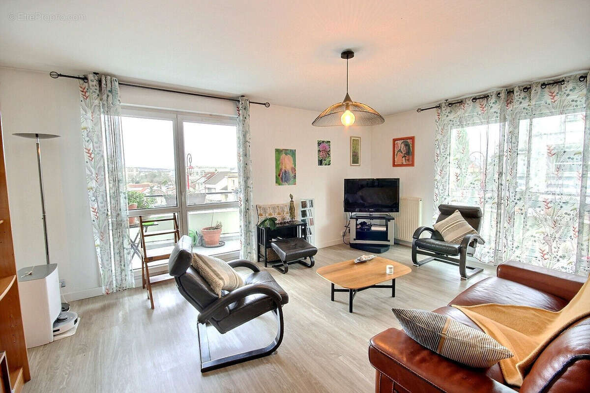 Appartement à FRESNES