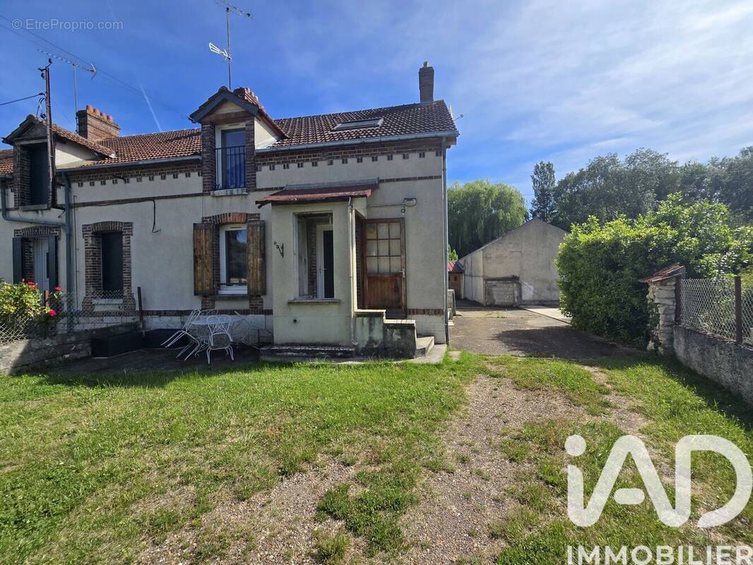 Photo 1 - Maison à CORQUILLEROY