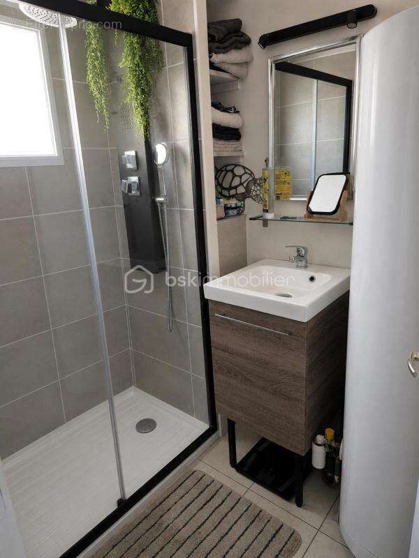 Maison de 86 m² – 3 chambres – Terrain clos de 600 m² – Garage de 40 m² – Lanhelin (Mesnil-Roc'h) - photo 8