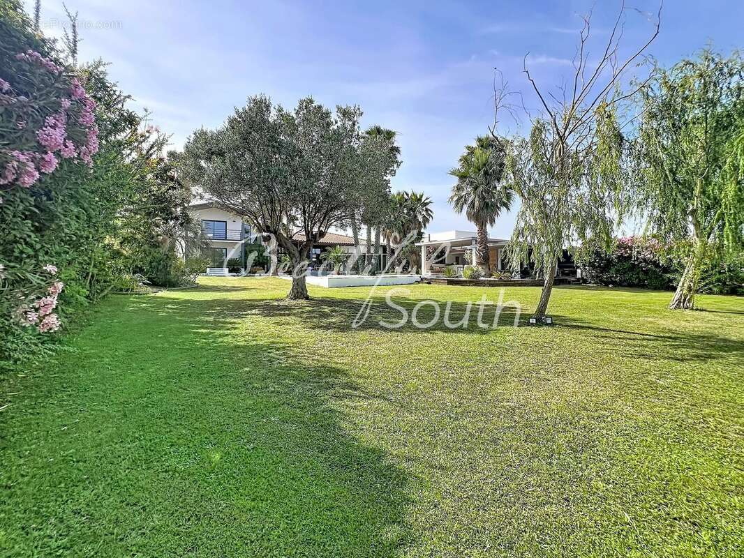 Propriété d’exception aux portes de Perpignan – 260 m² habitables sur 1 690 m² paysagés avec piscine, Pollestres - photo 26