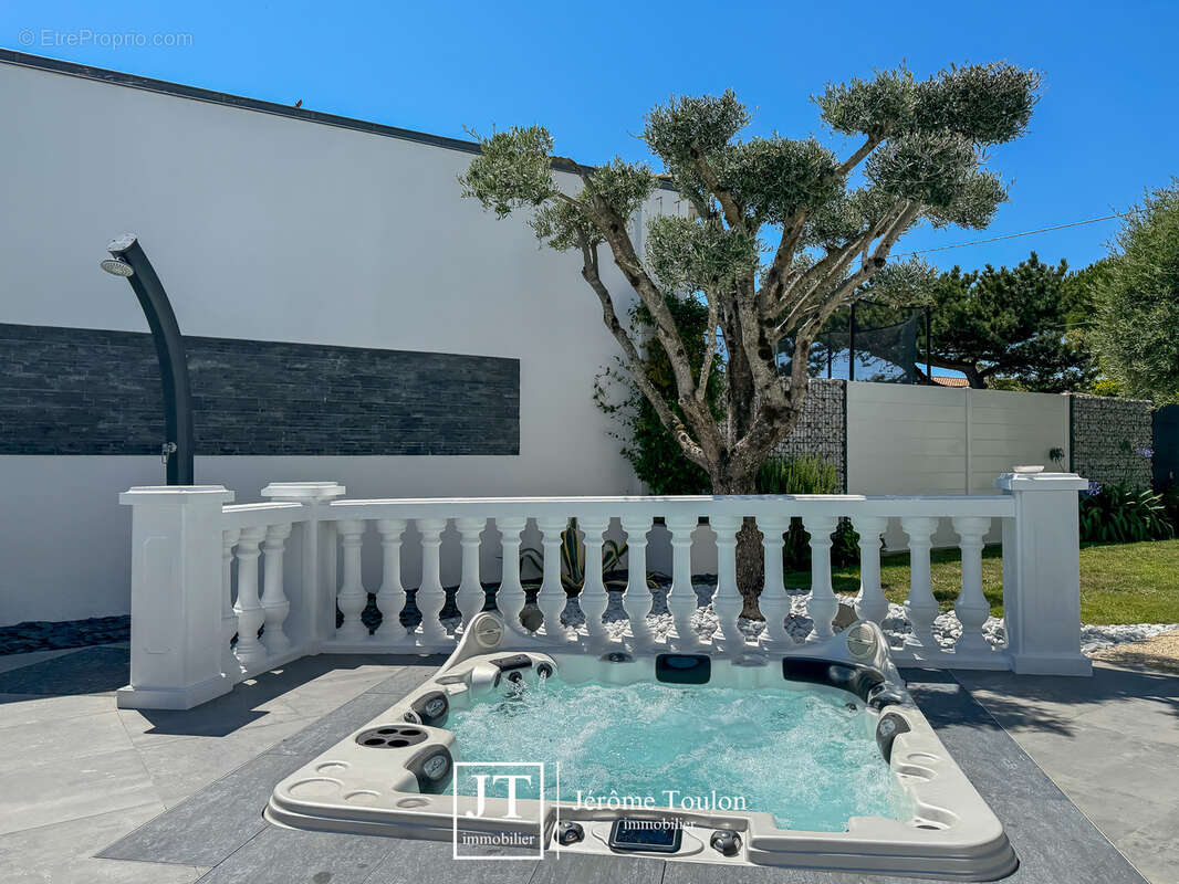 Maison à VAUX-SUR-MER