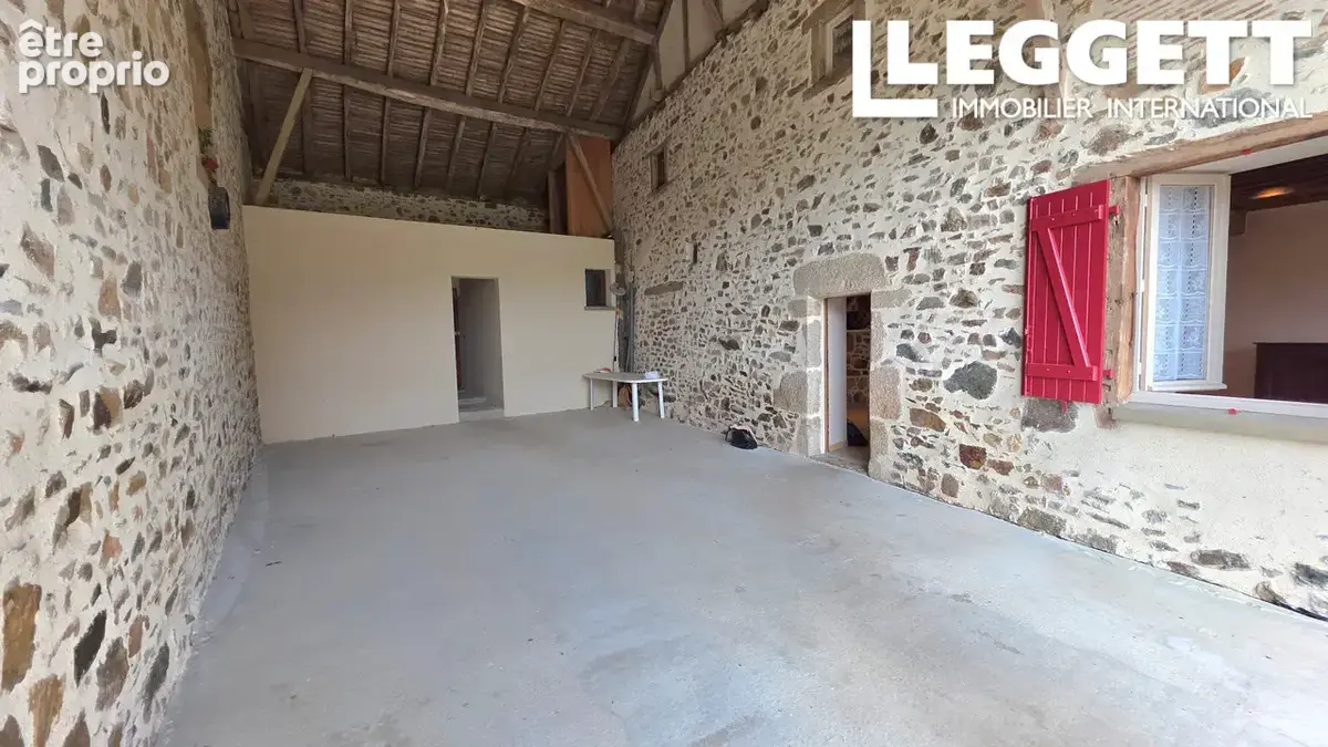 Fermette rénovée 4 chambres avec grandes granges, 2,4 ha et potentiel professionnel près de Saint-Christophe - photo 2