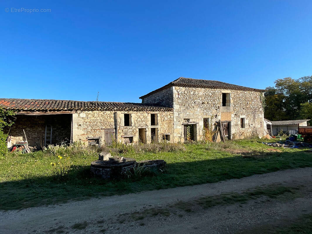 Maison à MONTPEYROUX