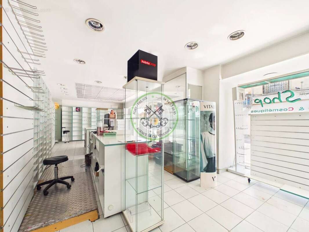 RARE ! Murs commerciaux Saint Raphael centre - photo 4