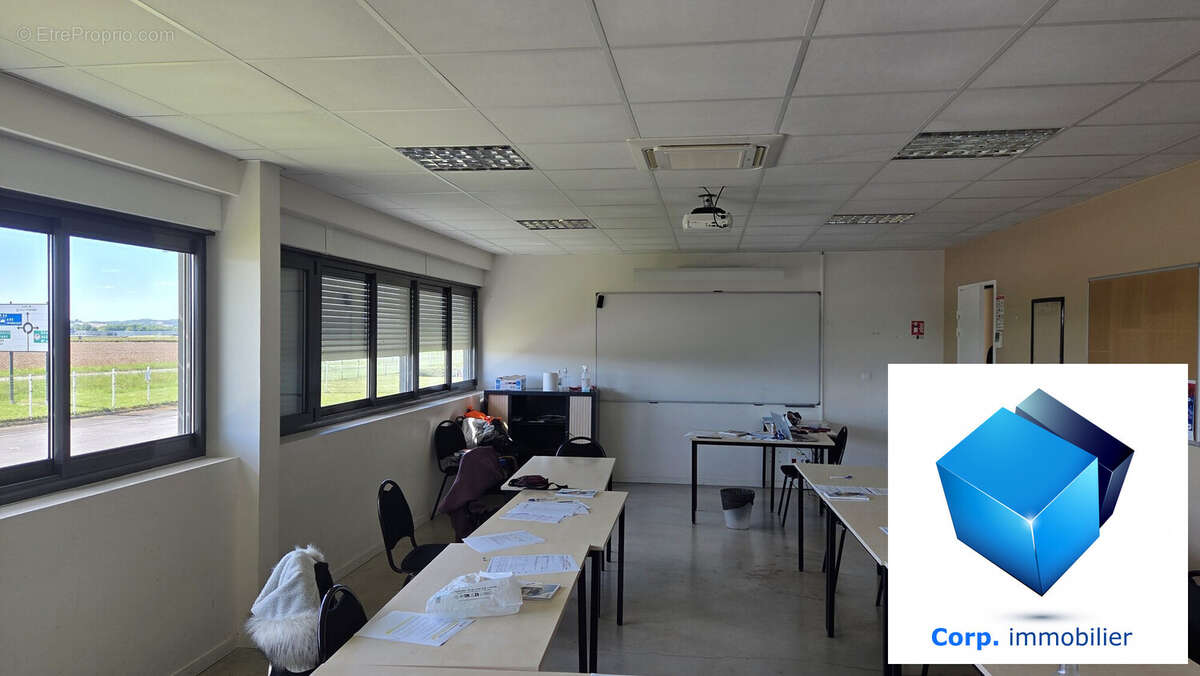 Commerce à SAUVAGNON