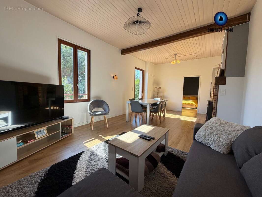 Maison 70 m² à Saint-Pantaleon-De-Larche  - photo 4